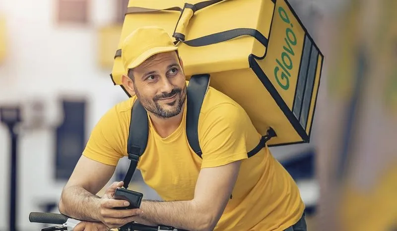 Jak skutecznie zatrudnić się w Glovo: krok po kroku do pracy jako kurier