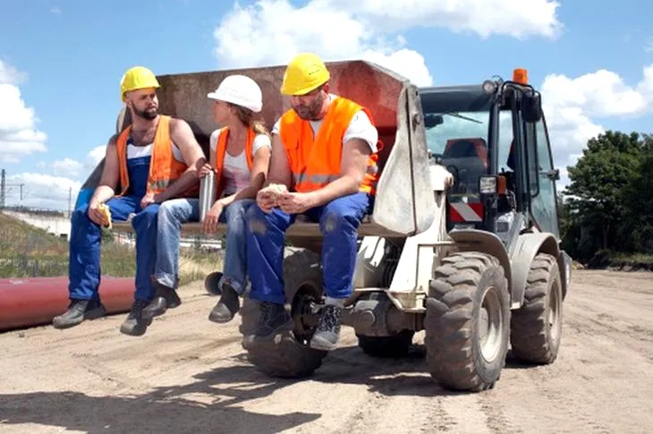 Praca na budowie – jak wygląda jej trudność w codziennym życiu?